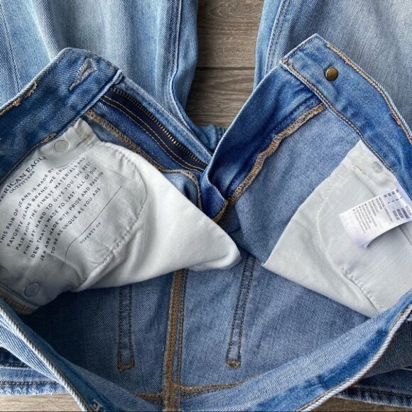 American Eagle Ripped High Rise Light Wash Mom Jean - Picture 13 of 16